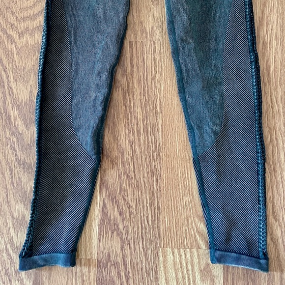 OFFLINE by AERIE 7/8 Hi-Rise LEGGING With Braided Sides Size SMALL - Picture 9 of 12